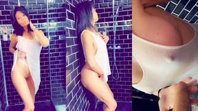douche topless/fellation le genre de douche dont tu ne te remets pas