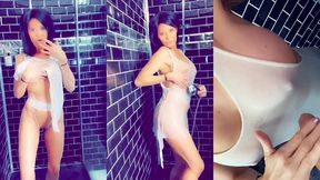 douche topless/fellation le genre de douche dont tu ne te remets pas