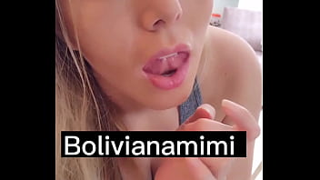 Limpando a casa sem calcinha e fazendo squirt.... quer ver o video completo? : bolivianamimi