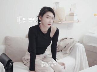 中英字幕趁姐姐不在家勾引姐夫