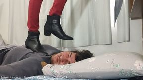 #246 - Black boots hard face trampling! 720p