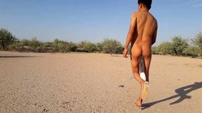 sexytrans desnuda en publico con tacones se mete plug anal y chorrea muy caliente