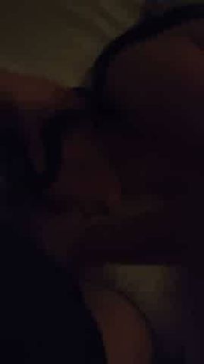 Mi novia filipina chupando polla