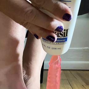 Massaging cock dildo with feet