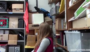 pega roubando e teve sua punio pelo segurana