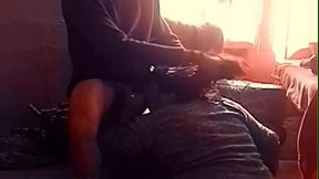 Angie casada infiel y puta desesperada por pija se escapa para arrodillarse y chuparla hasta que bebe toda la cremosa caliente