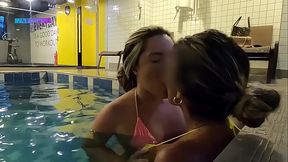 ACHO QUE CAUSAMOS UM POUCO NA PISCINA DO HOTEL... SER&Aacute_ QUE TINHA C&Acirc_MERAS DE SEGURAN&Ccedil_A?