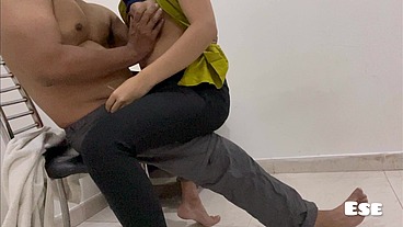 Saali Ne Jija KO Dekh Liya Bina Towel Ke.. aur Phir Hui CHudai