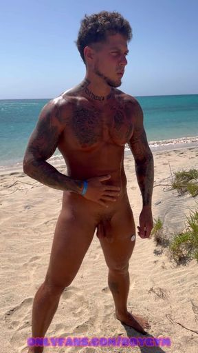 Papi Pissing and Shower Piss in the Beach