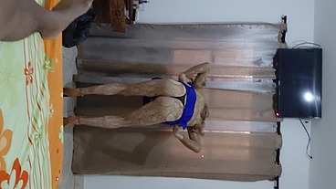 sexy crossdresser es follado por una poderosa verga de un moreno con el miembro muy bien parado y erecto que le destroza el culo y la hace terminar muy rico