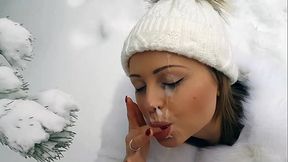 An amateur snowwhite girl who really enjoy to make a blowjob and to get a massive load of warm sperm on her face
