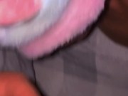 Mi padrastro entra a la habitación para que lo ayude por que no se puede venir ! así que la chupo¡