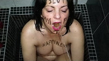 Mature mother  gets pissing on face