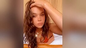 Hottest Adult Clip Vertical Video Great , Take A Look With Hailee Steinfeld