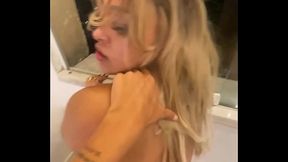 Meti a piroca inteira no cu da minha madrasta cavala depois gozei na boca dela - POV - completo no RED