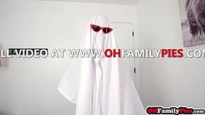 Blonde bombshell Ashley Alexander′s massive jugs wrapped around a thick cock🍆