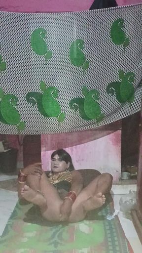 Madhuri Bhabhi crasdreshing aaj apni gand me bhaji dali