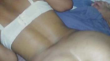 Jovencita Pegandose unas ricas sentadillas