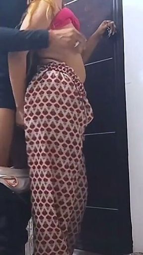 Indian Student Girl's Boyfriend Went to Tuition and Called His Girlfriend and Fucked Her in the Corner