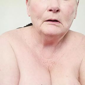 Sexy Gilf Just Loves Talking Dirty To Her Lover