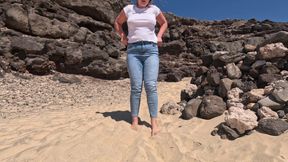 Casual Beach Pee - Jeans Wetting Outdoors