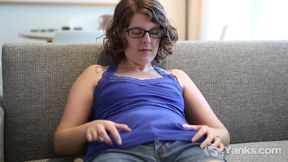 Tattooed Yanks girl Jada rubs her slit