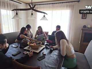 Sexo duro y stream en las montañas con 8 estrellas porno! Knock Knock Club