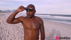 japinha encontrou pirocudo na praia e arrastou pro canto pra fazer foder no pelo