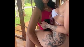 Uma Morena e uma Loira Safadinha