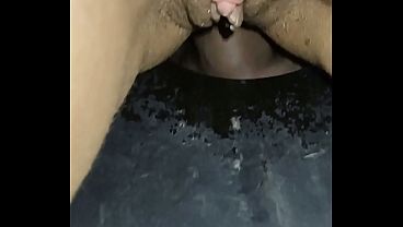 Comeu meu cu sem camisinha na frente do corno e ainda gozou dentro.