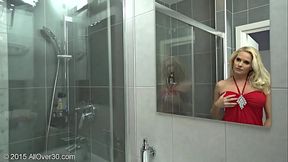 Lilly Peterson masturbates in the shower
