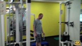 HUNT4K Spontaneous pickup in the gym causes passionate sex scene