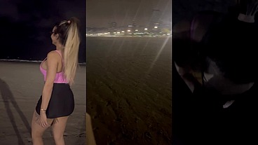 Chupei o negão em público na praia