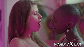 mariskax zaawaadi and lyne share some girl time