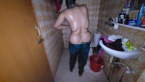 It&#039;s so much fun to take a bath alone in the bathroom.