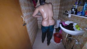 It&#039;s so much fun to take a bath alone in the bathroom.