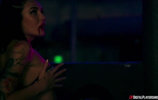 Vampire Seduction: Juicy's y Threesome