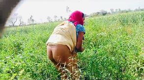 Desi Bhabhi Outdoor Fingering Video