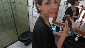 trouxe amigo pro videogame, fodi minha esposa saindo do banho e filmei ela chupando ele com tomando tapas e porra na buceta