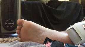 Teenie in Heaven getting Covered in Giantess Foot Dust 4k