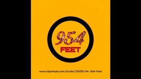 Suckng big black dick in the pose