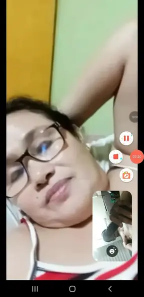 Wife assy gives a steamy blowjob