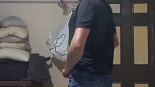 Sorellastra amatoriale fatta in casa fa il suo primo pompino prima di farsi scopare il culo