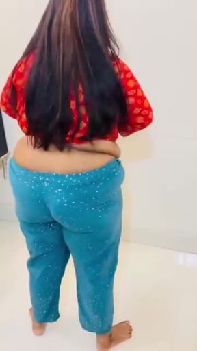 Desi Indian Workout Front of Stepbrother, Moti gand wali hot Stepsister ko sexy MMS   Clip 1