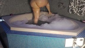 vivi guedez - she wanted to fuck and hit on her brother-in-law when her boyfriend arrived and ruined his joy. the meek cuckold took it and gave his girlfriend what she wanted with lots of anal sex.