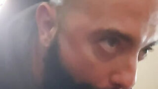 Парни-любители с огромными членами делают минет и кончают в рот, прежде чем трахать задницы.