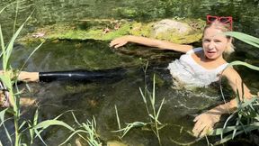 Wetlook in the river and then bath