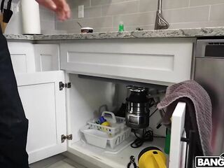 BANGBROS - Kailani Kai Asks Her Plumber Lawson For Assist With A Massage And Gets A Valuable Surprise