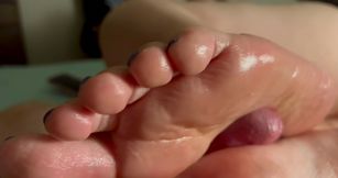 Hot BBW Gives Perfect Footjob and Solejob