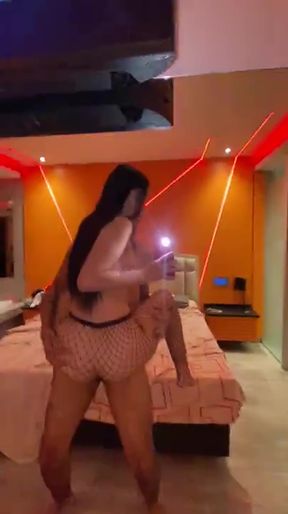 Cute amateur teen flaunts her sexy ass during intimate moments